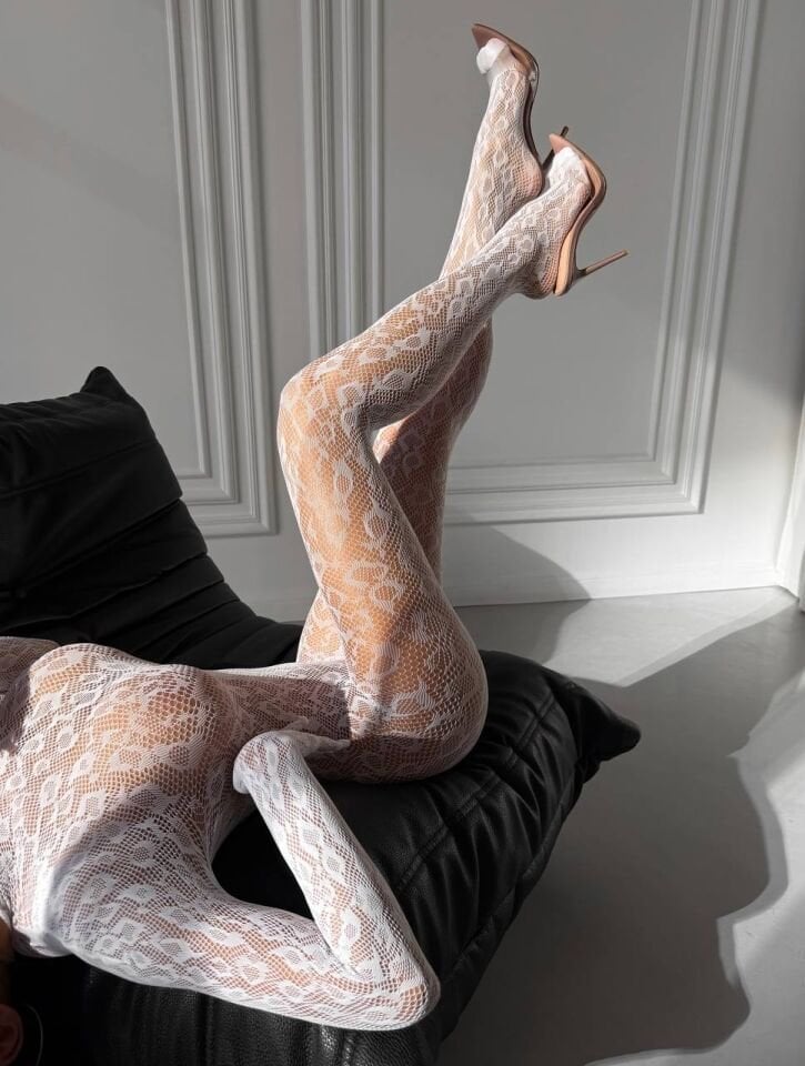 Beyaz Dantel Bodystocking Kadın Vücut Çorabı – Esnek Full Body Tasarım, Uzun Kollu Dantel Body